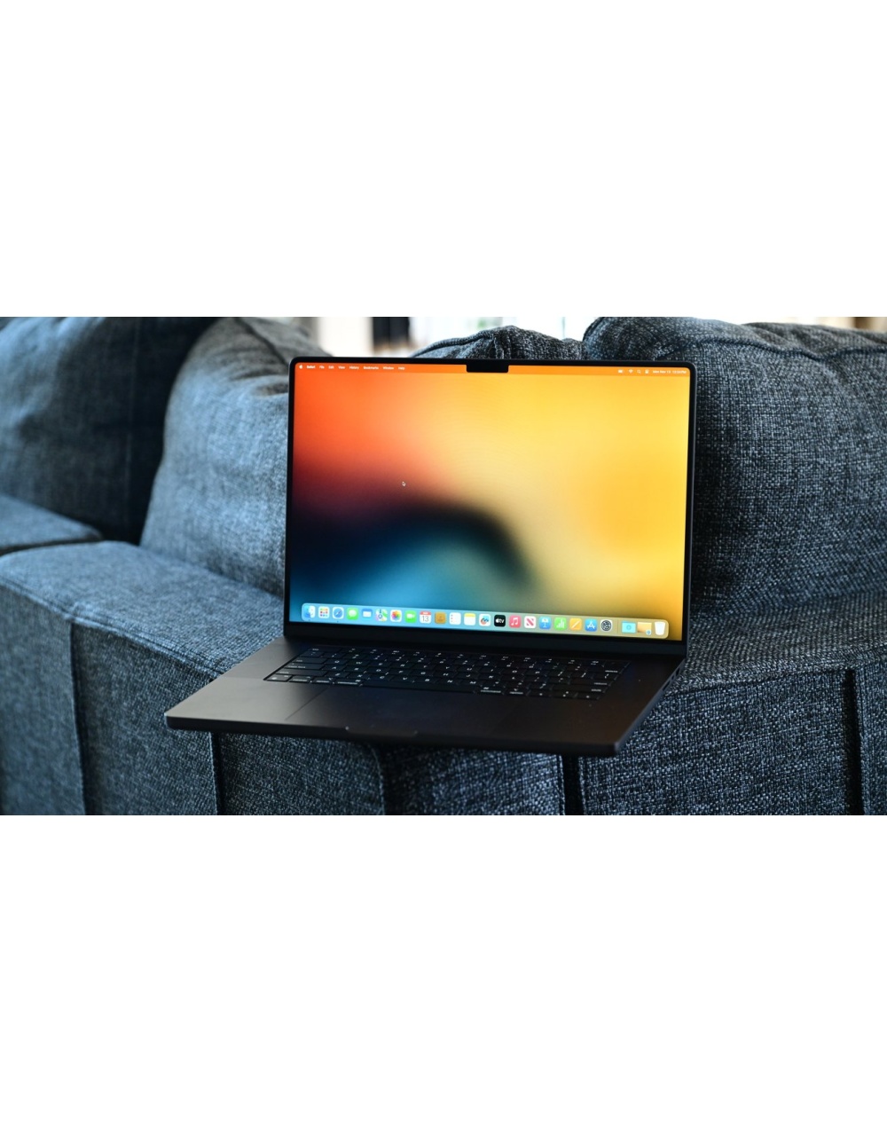 57189-116491-16-inch-macbook-pro-space-black-xl